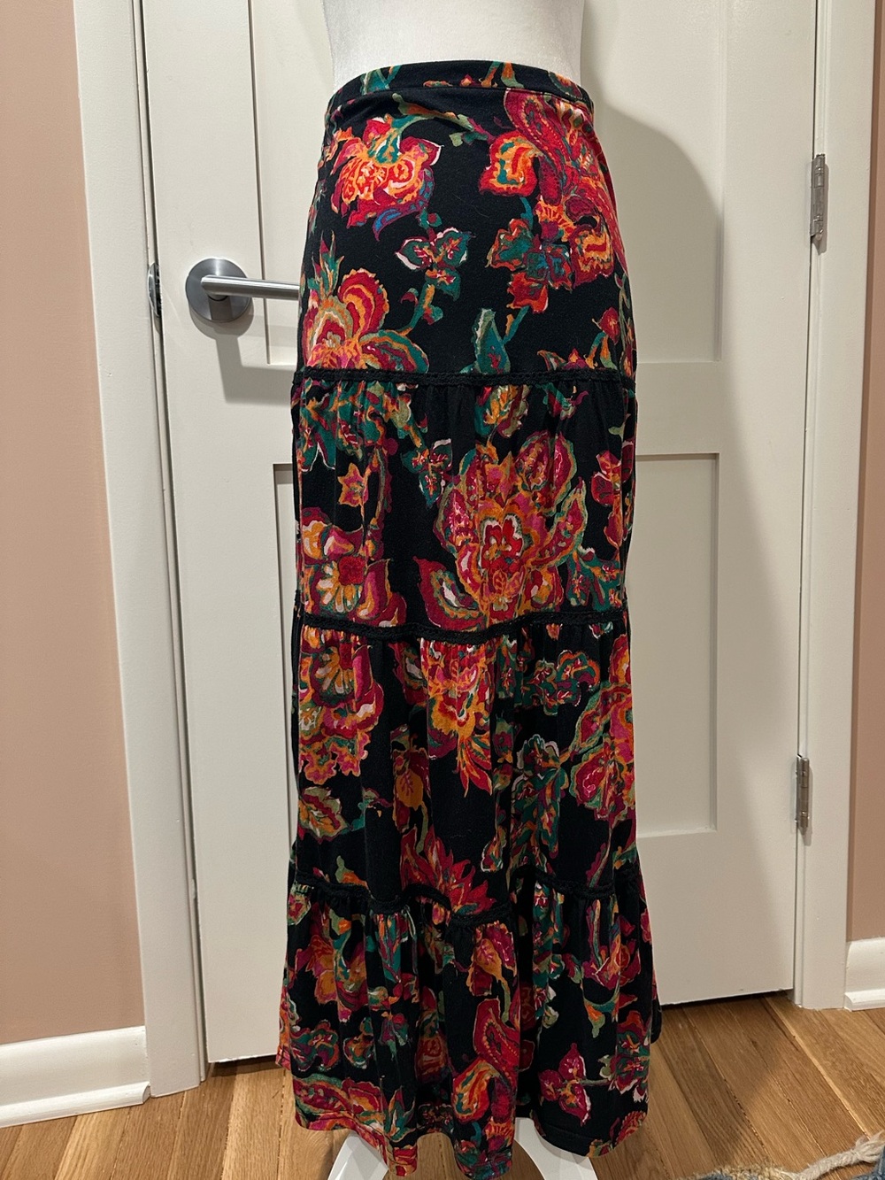 Lauren Ralph Lauren size XS cotton bright floral on black skirt